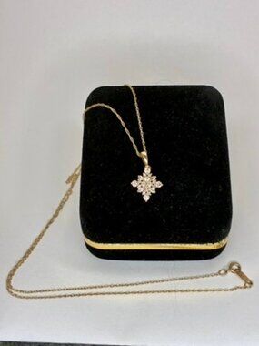 Diamond Star Shaped Gold Necklace